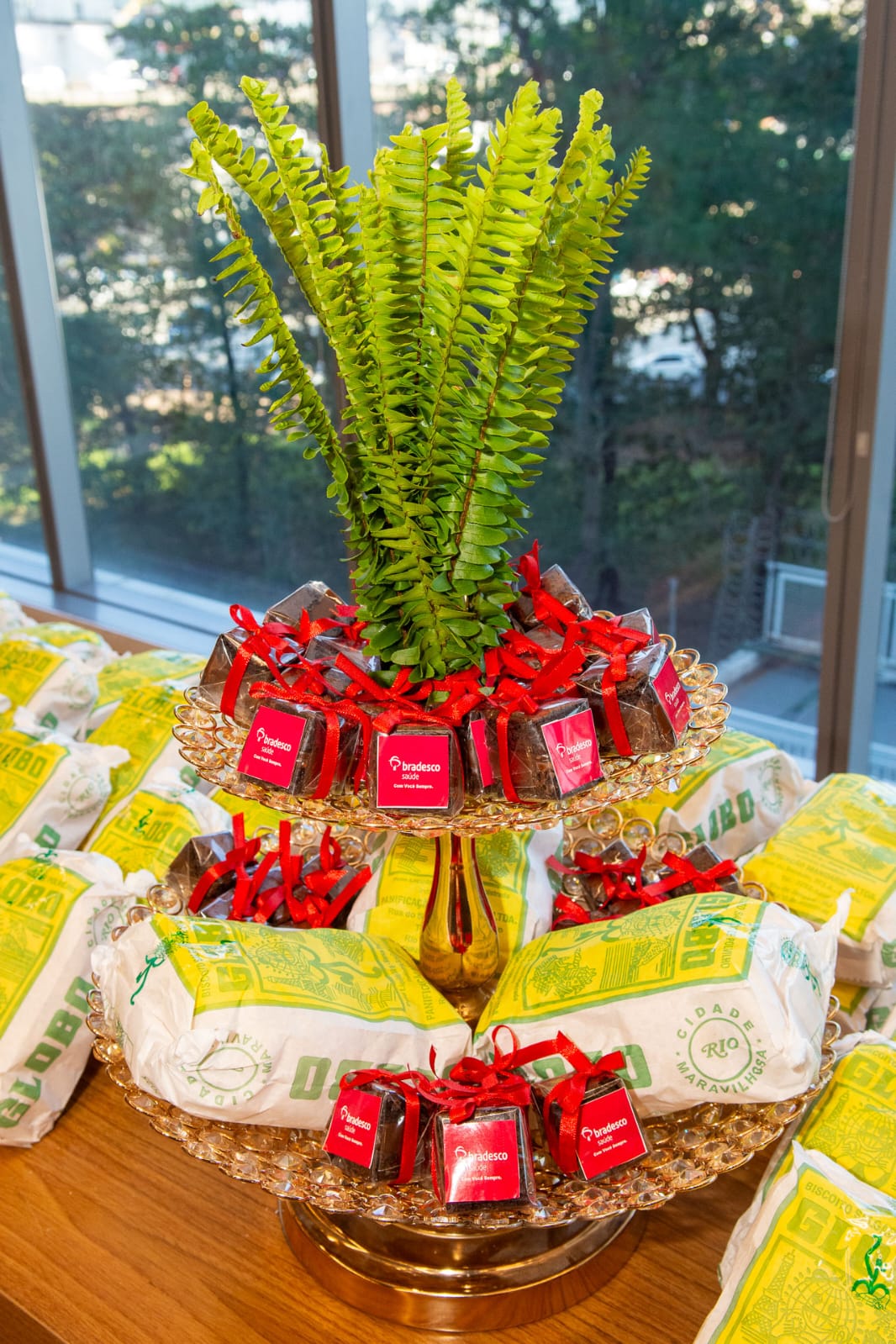 Mesa de coffee break com brindes corporativos